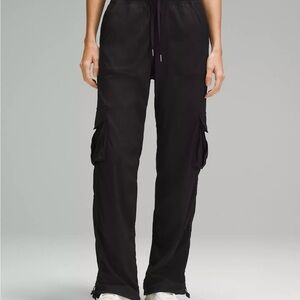 Women's Lululemon Relaxed Fit Black Mid-Rise Cargo Pants Small